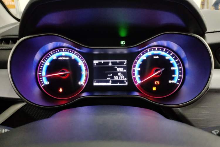 Used Geely Auto Vision 2019 Upgraded Model 1.5L Manual Luxury Version China VI Standard Odometer Close Up