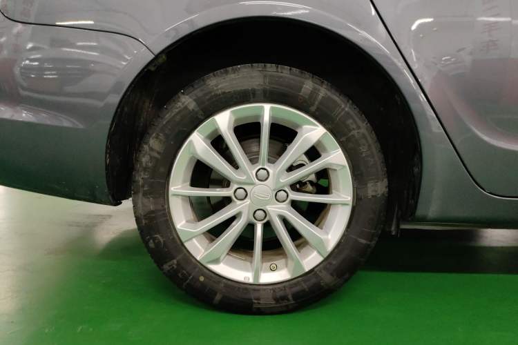 Used Geely Auto Vision 2019 Upgraded Model 1.5L Manual Luxury Version China VI Standard Right Rear Wheel Hub