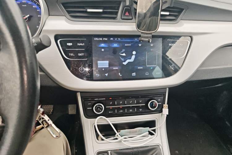 Used Geely Auto Vision 2019 Upgraded Model 1.5L Manual Luxury Version China VI Standard Audio And AC Panel