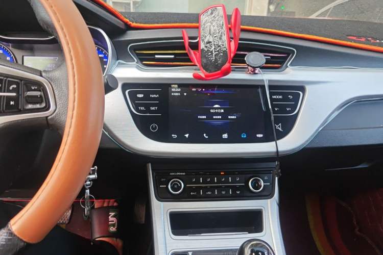 Used Geely Auto Vision 2019 Upgraded Model 1.5L Manual Luxury Version China V Standard Audio And AC Panel