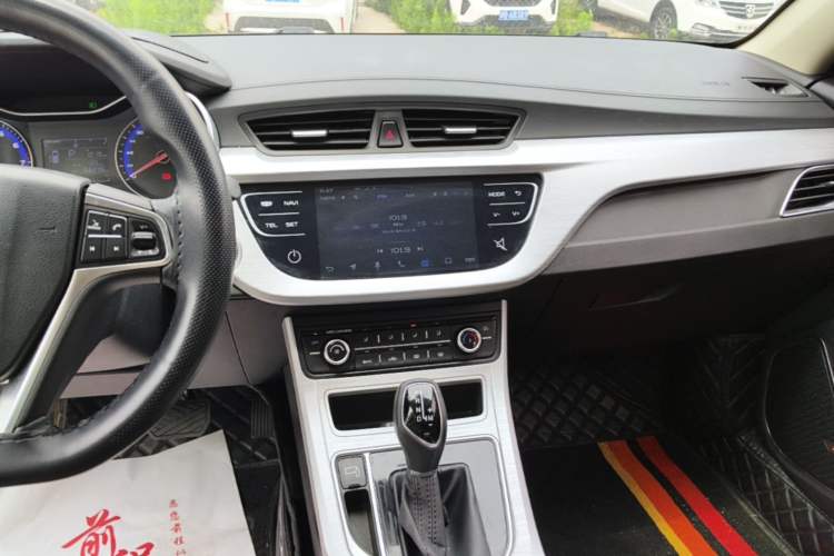 Used Geely Auto Vision 2019 Upgraded Model 1.5L CVT Luxury Version China VI Standard Audio And AC Panel