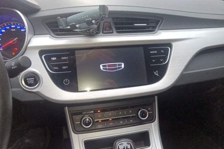 Used Geely Auto Vision 2019 Upgraded Model 1.5L CVT Luxury Version China VI Standard Audio And AC Panel
