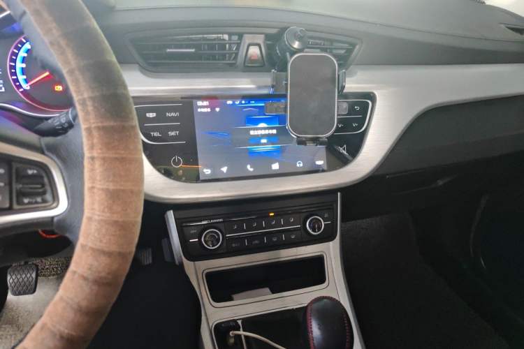 Used Geely Auto Vision 2019 Upgraded Model 1.5L Manual Luxury Version China VI Standard Audio And AC Panel