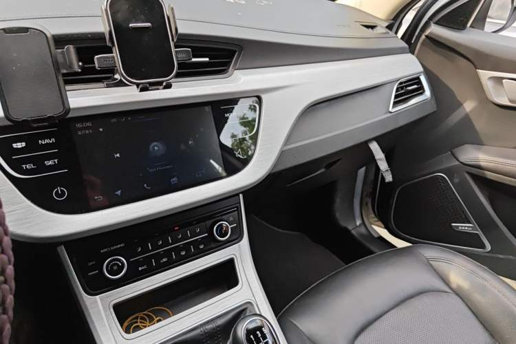 Used Geely Auto Vision 2019 Upgraded Model 1.5L Manual Luxury Version China VI Standard Audio And AC Panel