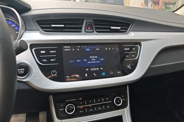 Used Geely Auto Vision 2019 Upgraded Model 1.5L CVT Luxury Version China VI Standard Audio And AC Panel