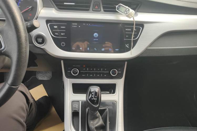 Used Geely Auto Vision 2019 Upgraded Model 1.5L CVT Luxury Version China VI Standard Audio And AC Panel