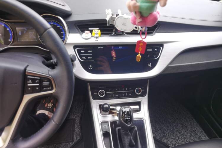 Used Geely Auto Vision 2019 Upgraded Model 1.5L CVT Luxury Version China VI Standard Audio And AC Panel