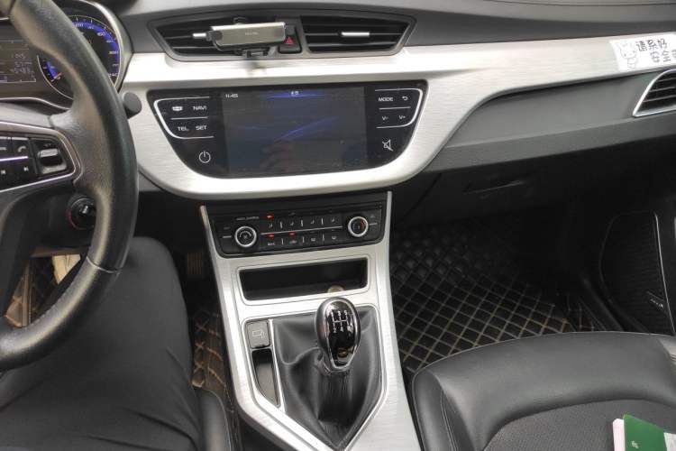 Used Geely Auto Vision 2019 Upgraded Model 1.5L Manual Luxury Version China VI Standard Audio And AC Panel