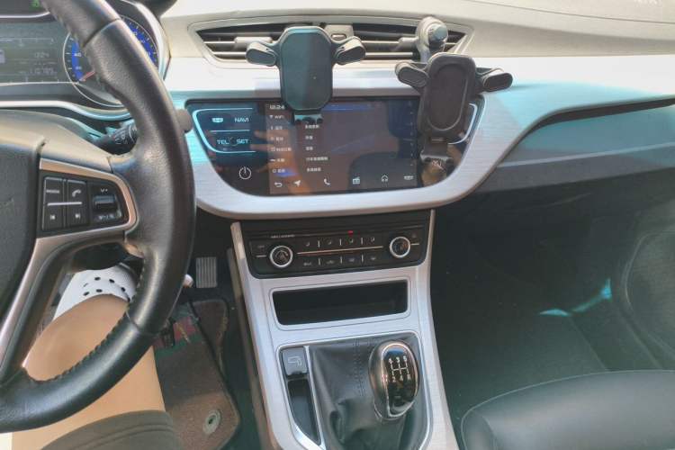 Used Geely Auto Vision 2019 Upgraded Model 1.5L Manual Luxury Version China V Standard Audio And AC Panel