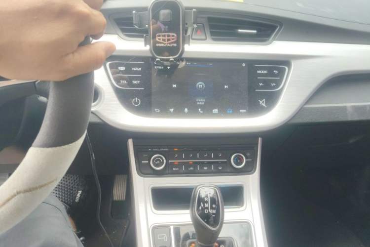 Used Geely Auto Vision 2019 Upgraded Model 1.5L CVT Luxury Version China VI Standard Audio And AC Panel