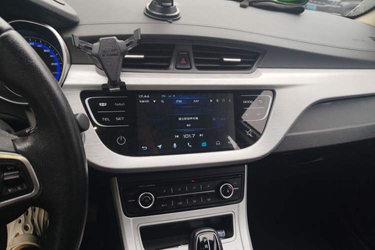 Used Geely Auto Vision 2019 Upgraded Model 1.5L CVT Luxury Version China VI Standard Audio And AC Panel