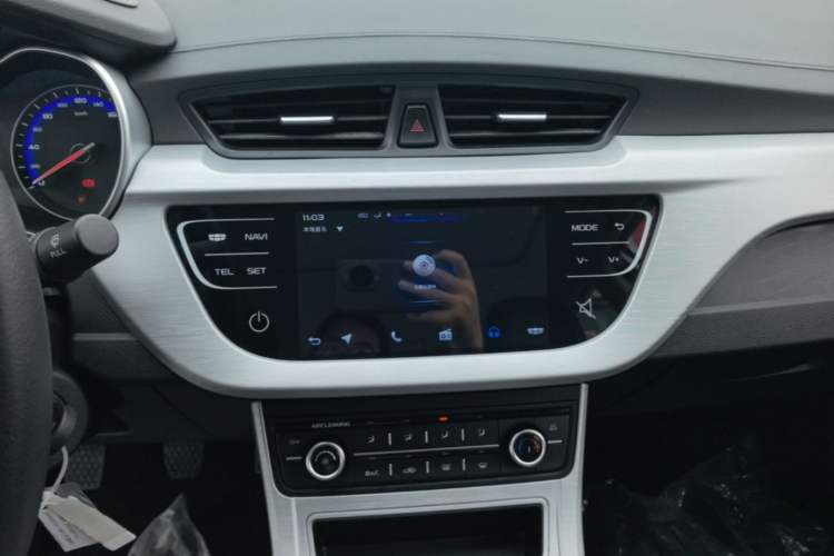 Used Geely Auto Vision 2019 Upgraded Model 1.5L Manual Luxury Version China VI Standard Audio And AC Panel