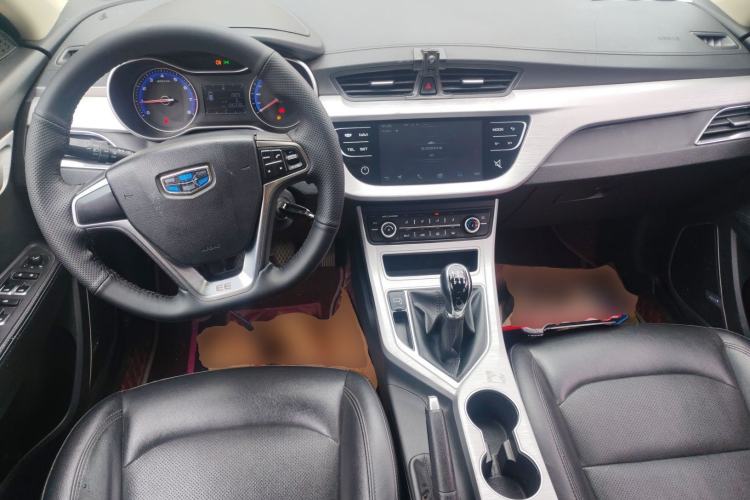 Used Geely Auto Vision 2019 Upgraded Model 1.5L Manual Luxury Version China VI Standard Center Console