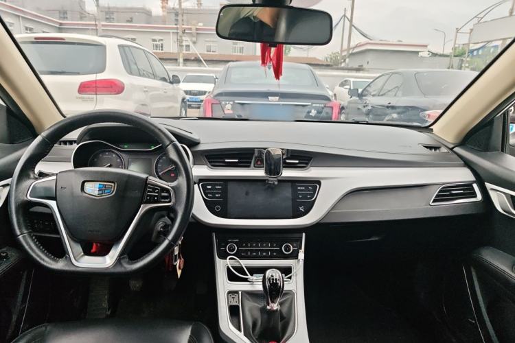Used Geely Auto Vision 2019 Upgraded Model 1.5L Manual Luxury Version China VI Standard Center Console