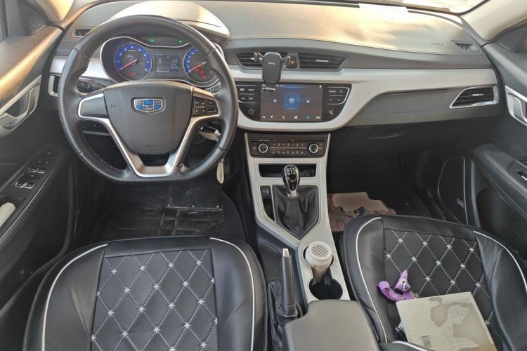 Used Geely Auto Vision 2019 Upgraded Model 1.5L Manual Luxury Version China VI Standard Center Console