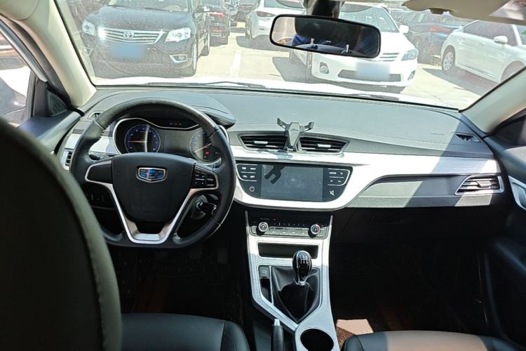 Used Geely Auto Vision 2019 Upgraded Model 1.5L Manual Luxury Version China VI Standard Center Console