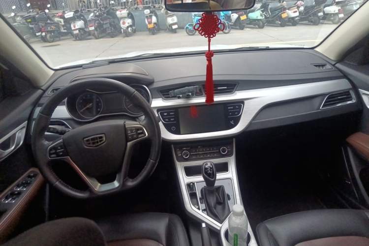 Used Geely Auto Vision 2019 Upgraded Model 1.5L CVT Luxury Version China VI Standard Center Console