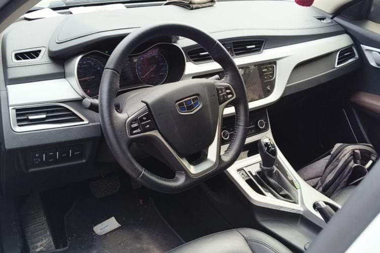 Used Geely Auto Vision 2019 Upgraded Model 1.5L CVT Luxury Version China VI Standard Center Console