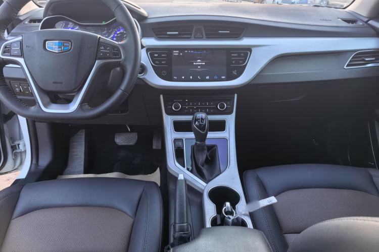 Used Geely Auto Vision 2019 Upgraded Model 1.5L CVT Luxury Version China VI Standard Center Console