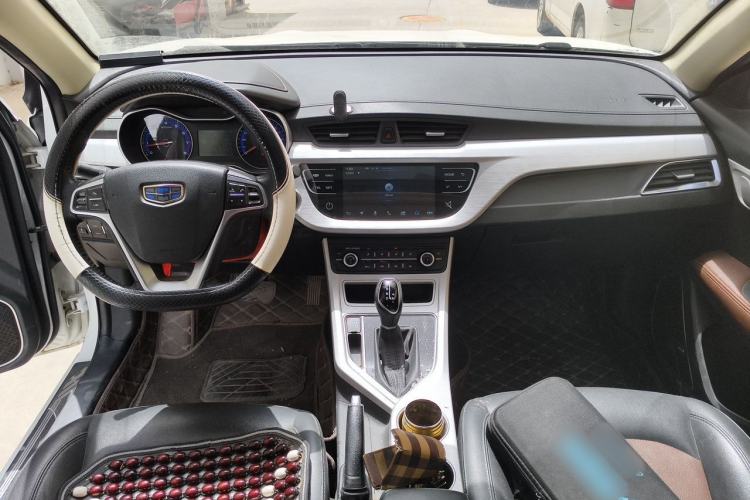 Used Geely Auto Vision 2019 Upgraded Model 1.5L CVT Prestige Version China VI Standard Center Console