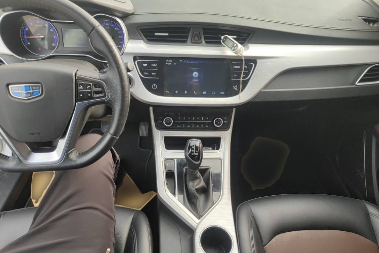 Used Geely Auto Vision 2019 Upgraded Model 1.5L CVT Luxury Version China VI Standard Center Console