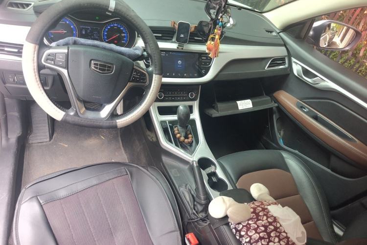 Used Geely Auto Vision 2019 Upgraded Model 1.5L CVT Luxury Version China VI Standard Center Console