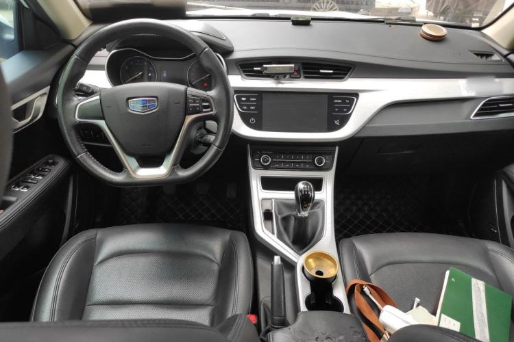 Used Geely Auto Vision 2019 Upgraded Model 1.5L Manual Luxury Version China VI Standard Center Console