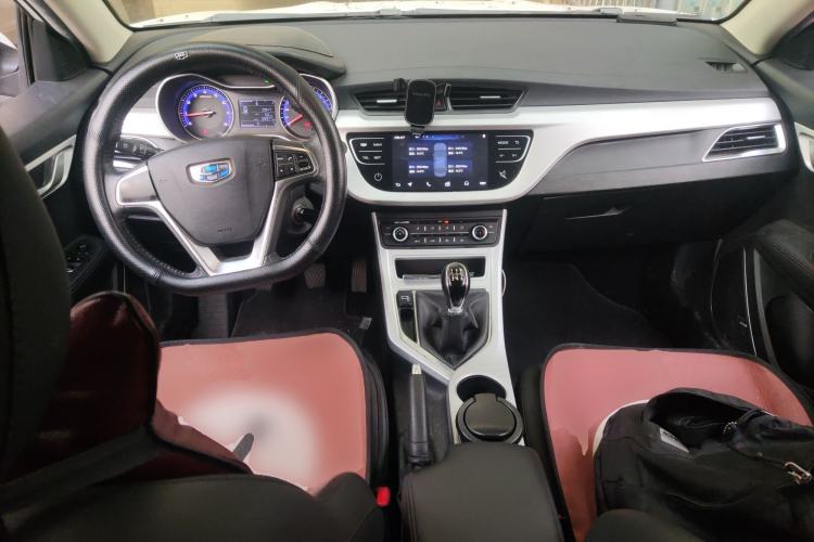 Used Geely Auto Vision 2019 Upgraded Model 1.5L Manual Luxury Version China VI Standard Center Console