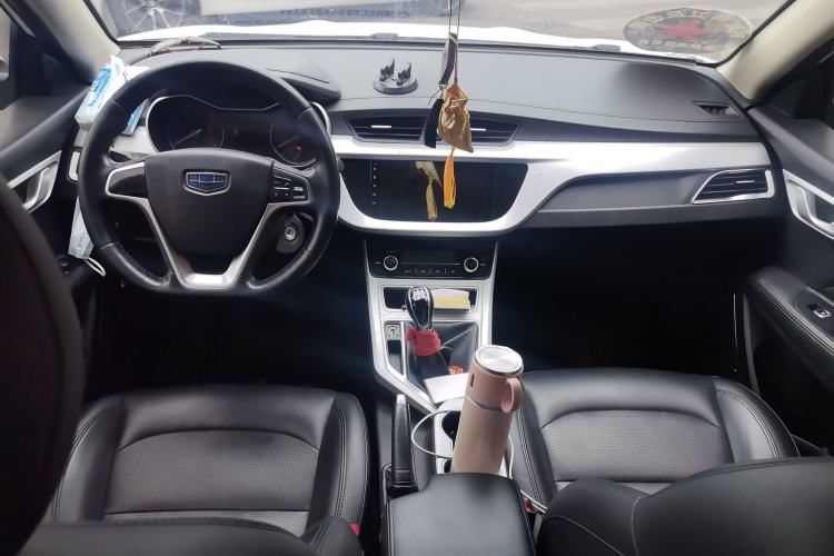 Used Geely Auto Vision 2019 Upgraded Model 1.5L Manual Luxury Version China V Standard Center Console