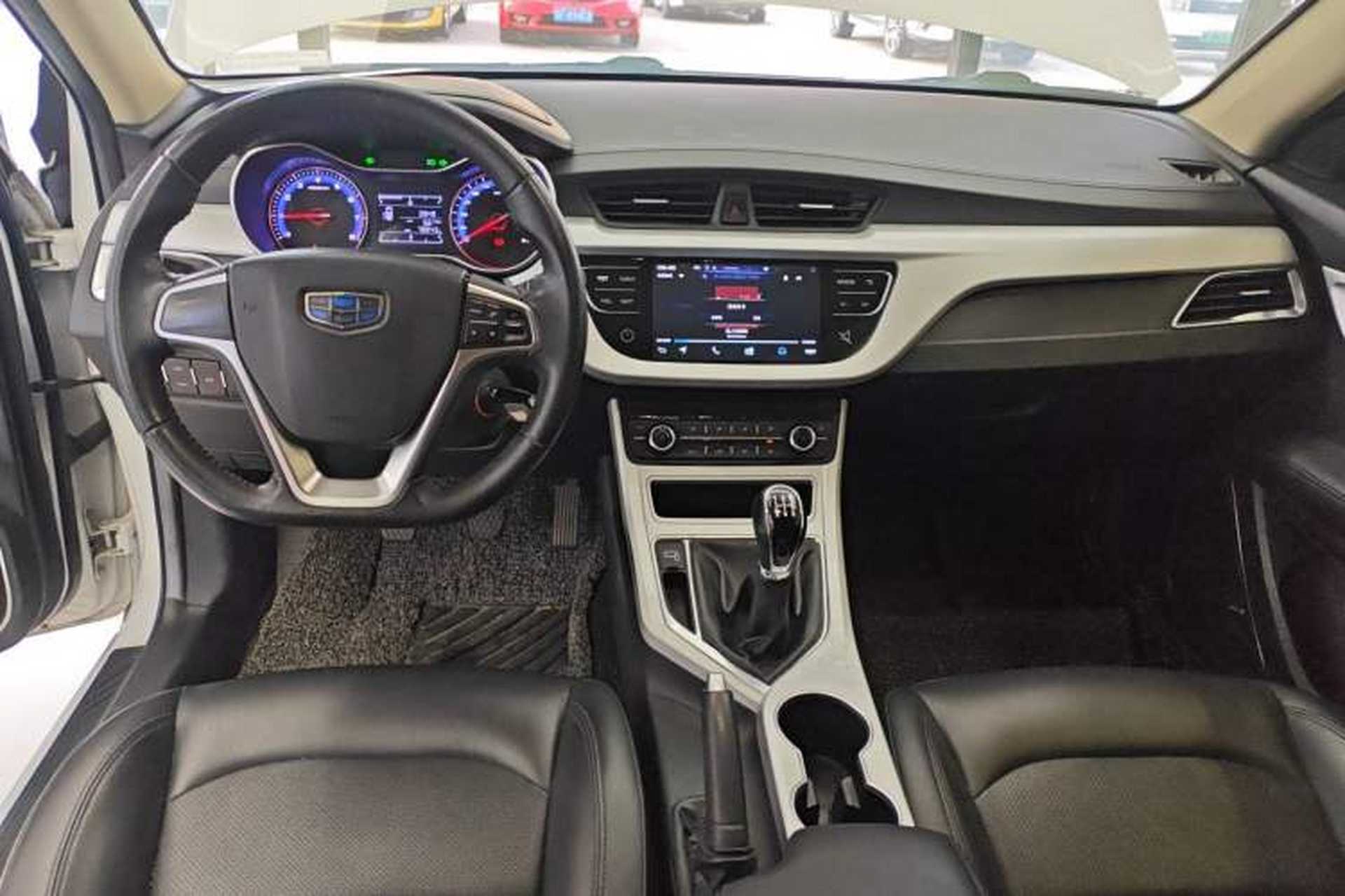 Used Geely Auto Vision 2019 Upgraded Model 1.5L Manual Luxury Version China VI Standard Center Console