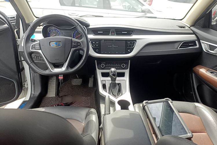 Used Geely Auto Vision 2019 Upgraded Model 1.5L CVT Prestige Version China VI Standard Center Console