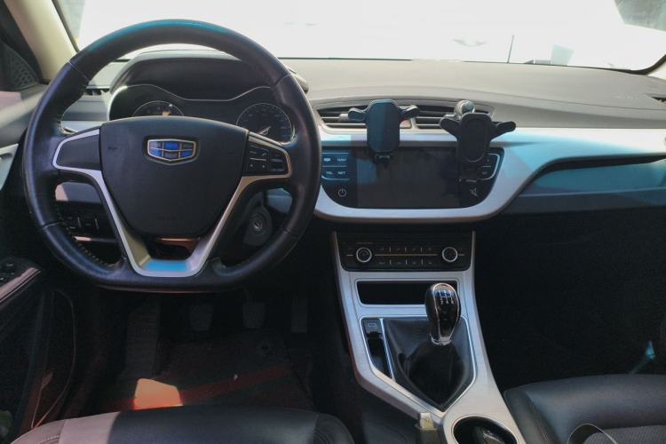 Used Geely Auto Vision 2019 Upgraded Model 1.5L Manual Luxury Version China V Standard Center Console
