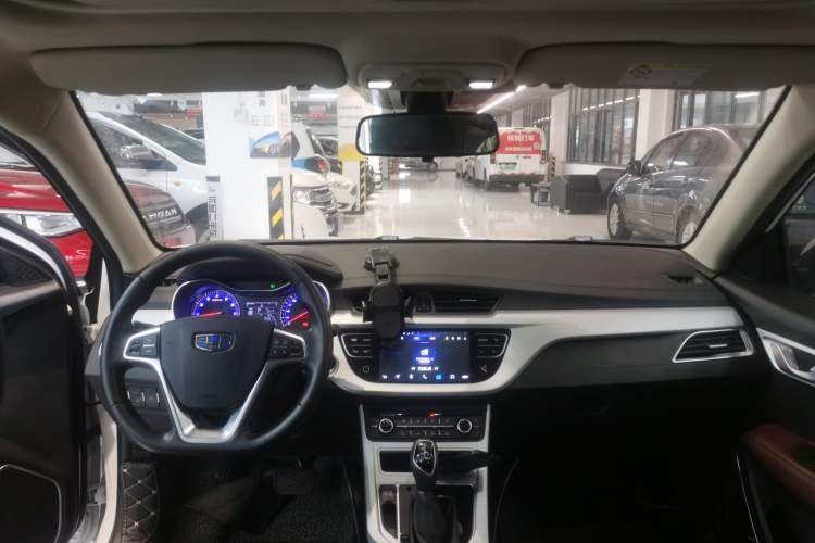 Used Geely Auto Vision 2019 Upgraded Model 1.5L CVT Luxury Version China VI Standard Center Console