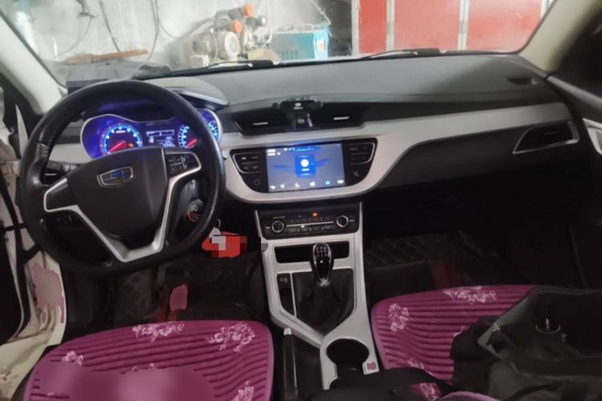 Used Geely Auto Vision 2019 Upgraded Model 1.5L Manual Luxury Version China VI Standard Center Console