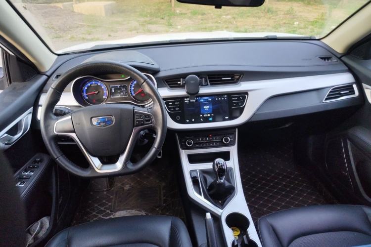 Used Geely Auto Vision 2019 Upgraded Model 1.5L Manual Luxury Version China V Standard Center Console