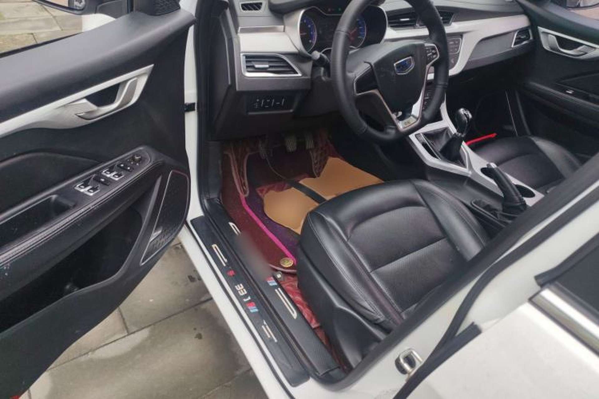 Used Geely Auto Vision 2019 Upgraded Model 1.5L Manual Luxury Version China VI Standard Driver Seat