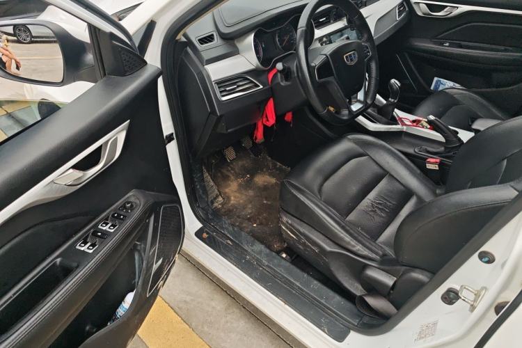 Used Geely Auto Vision 2019 Upgraded Model 1.5L Manual Luxury Version China VI Standard Driver Seat