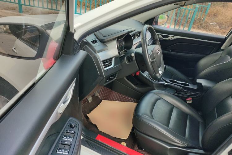 Used Geely Auto Vision 2019 Upgraded Model 1.5L Manual Luxury Version China VI Standard Driver Seat