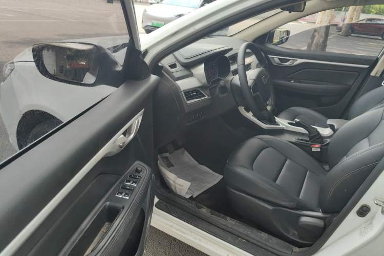Used Geely Auto Vision 2019 Upgraded Model 1.5L Manual Luxury Version China VI Standard Driver Seat