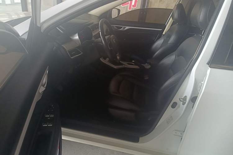 Used Geely Auto Vision 2019 Upgraded Model 1.5L Manual Luxury Version China VI Standard Driver Seat