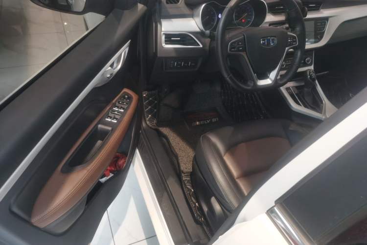 Used Geely Auto Vision 2019 Upgraded Model 1.5L CVT Luxury Version China VI Standard Driver Seat