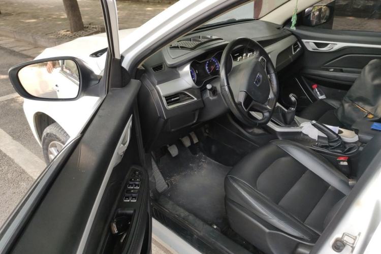 Used Geely Auto Vision 2019 Upgraded Model 1.5L Manual Luxury Version China VI Standard Driver Seat