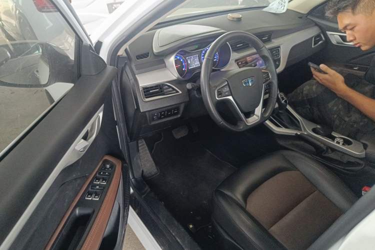 Used Geely Auto Vision 2019 Upgraded Model 1.5L CVT Luxury Version China VI Standard Driver Seat