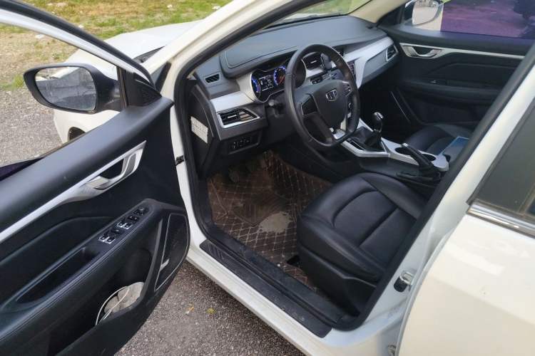 Used Geely Auto Vision 2019 Upgraded Model 1.5L Manual Luxury Version China V Standard Driver Seat