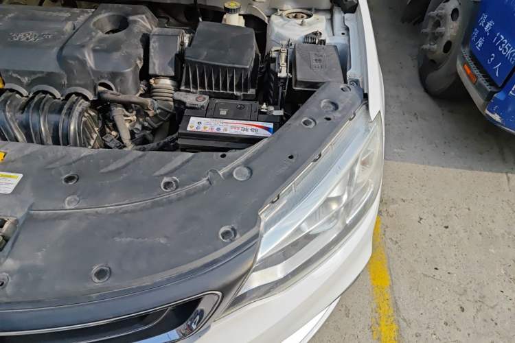 Used Geely Auto Vision 2019 Upgraded Model 1.5L Manual Luxury Version China VI Standard Engine Bay Left