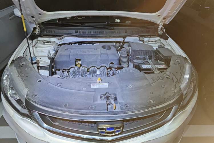 Used Geely Auto Vision 2019 Upgraded Model 1.5L CVT Prestige Version China VI Standard Engine Bay