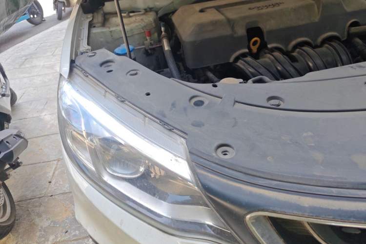 Used Geely Auto Vision 2019 Upgraded Model 1.5L Manual Luxury Version China VI Standard Engine Bay Right
