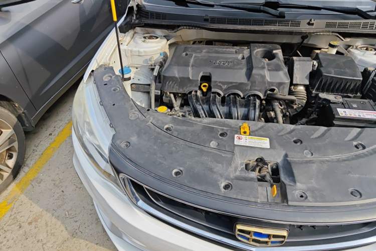 Used Geely Auto Vision 2019 Upgraded Model 1.5L Manual Luxury Version China VI Standard Engine Bay Right