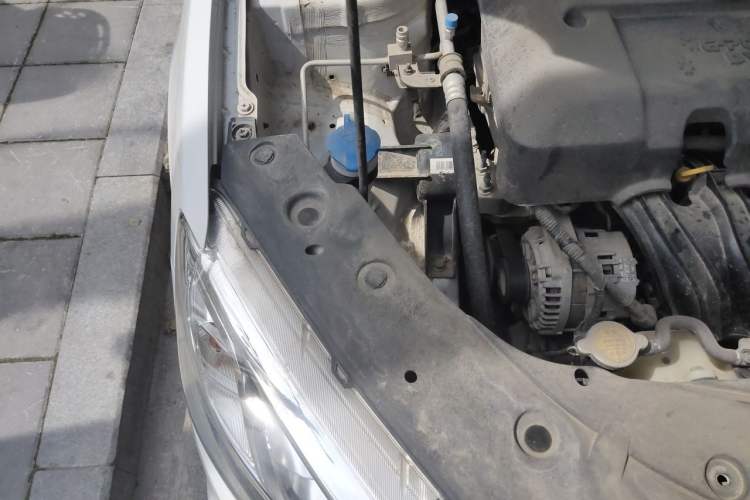 Used Geely Auto Vision 2019 Upgraded Model 1.5L CVT Luxury Version China VI Standard Engine Bay Right