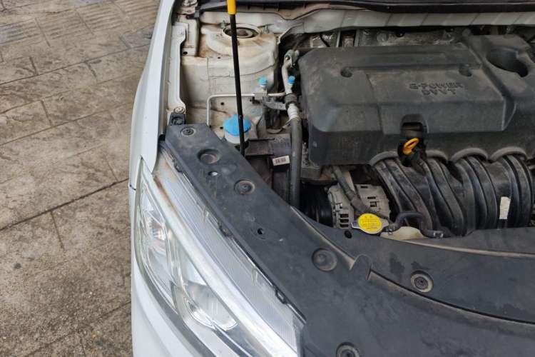 Used Geely Auto Vision 2019 Upgraded Model 1.5L CVT Luxury Version China VI Standard Engine Bay Right